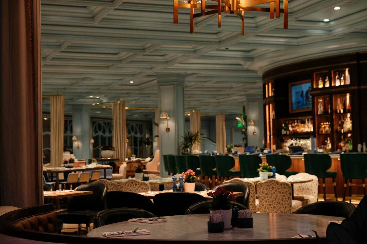 Musica da ristorante di lusso e concept: come si costruisce un’esperienza coerente 2 Musica da ristorante di lusso e concept: come si costruisce un’esperienza coerente 1